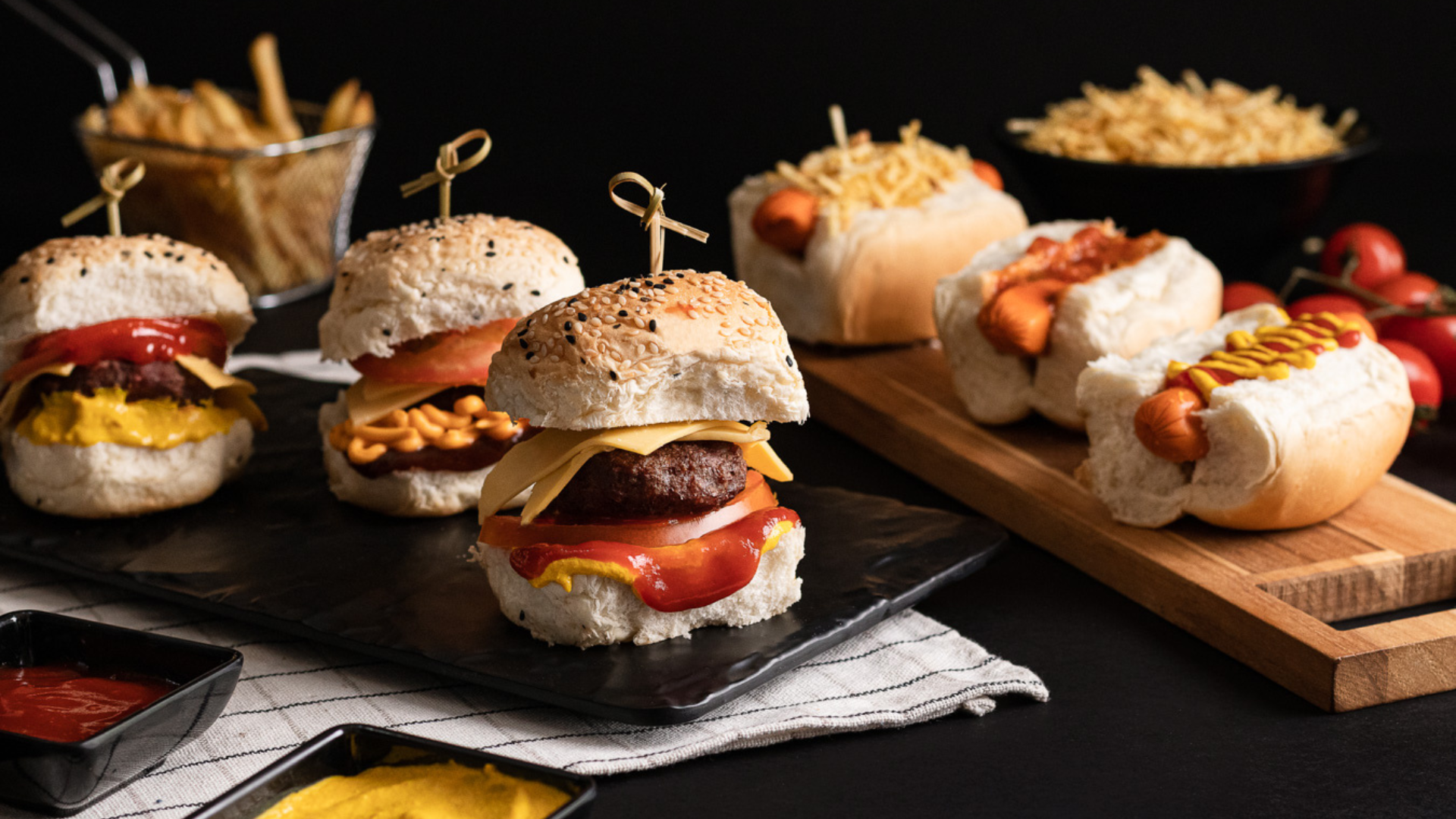 Evento pré-baile com convidados brindando